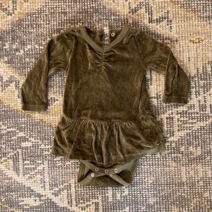 Kate Quinn 100% Organic Skirted Bodysuit in Olive Green size 18-24 months